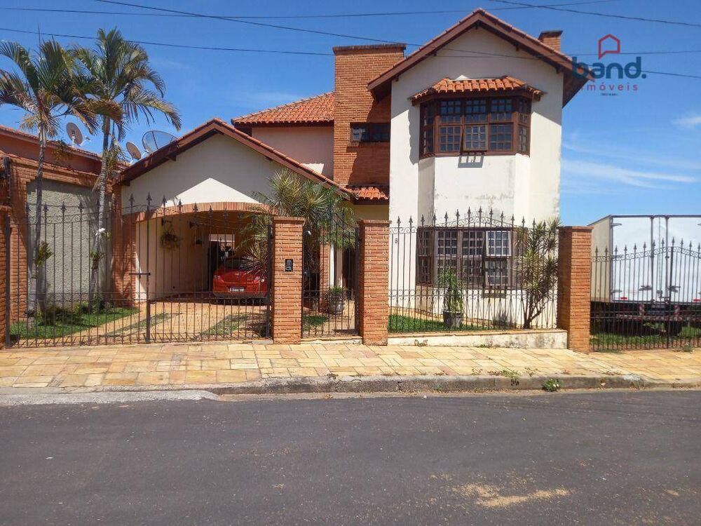 Casa, 4 quartos, 298 m² - Foto 1