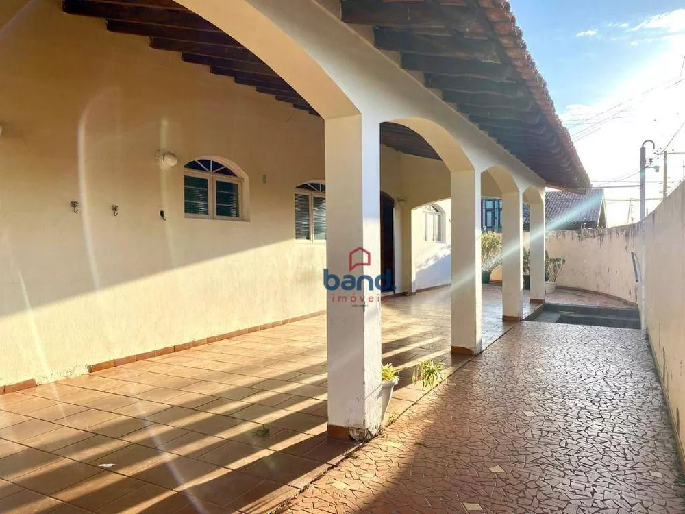 Casa à venda com 3 quartos, 195m² - Foto 1