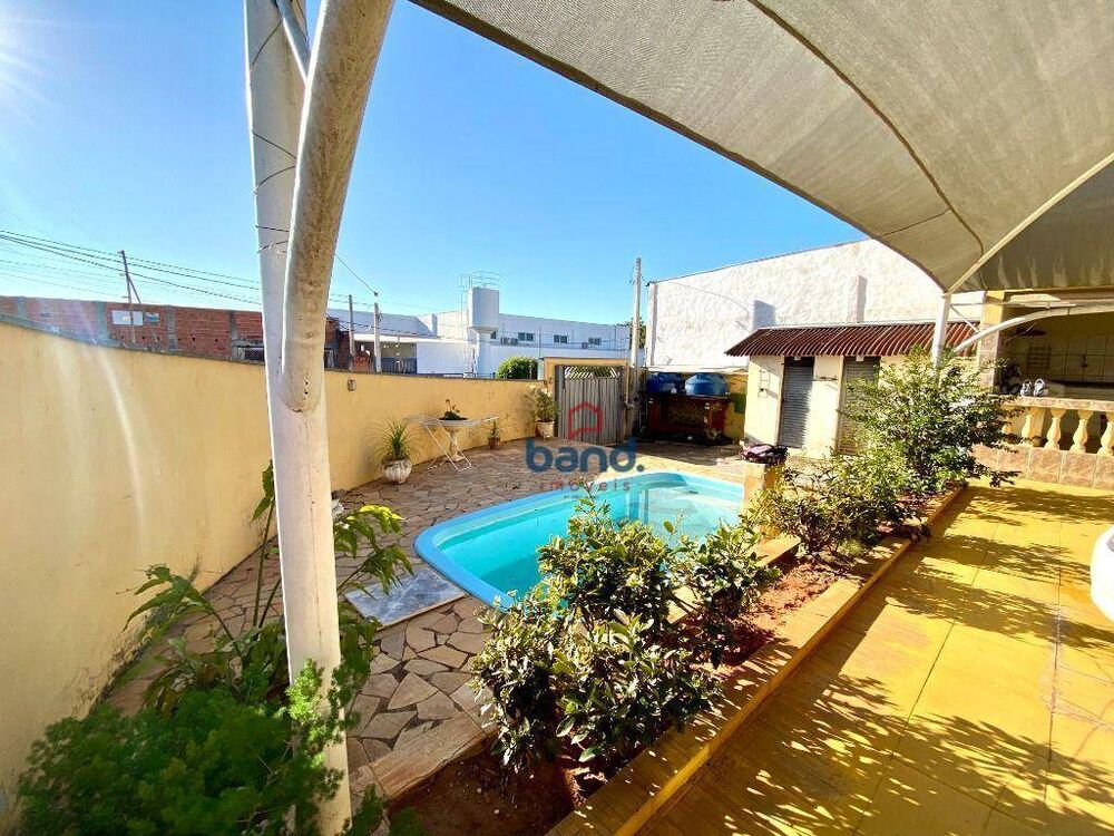 Casa, 4 quartos, 269 m² - Foto 1