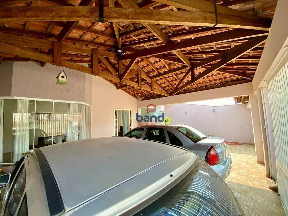 Casa à venda com 3 quartos, 200m² - Foto 2