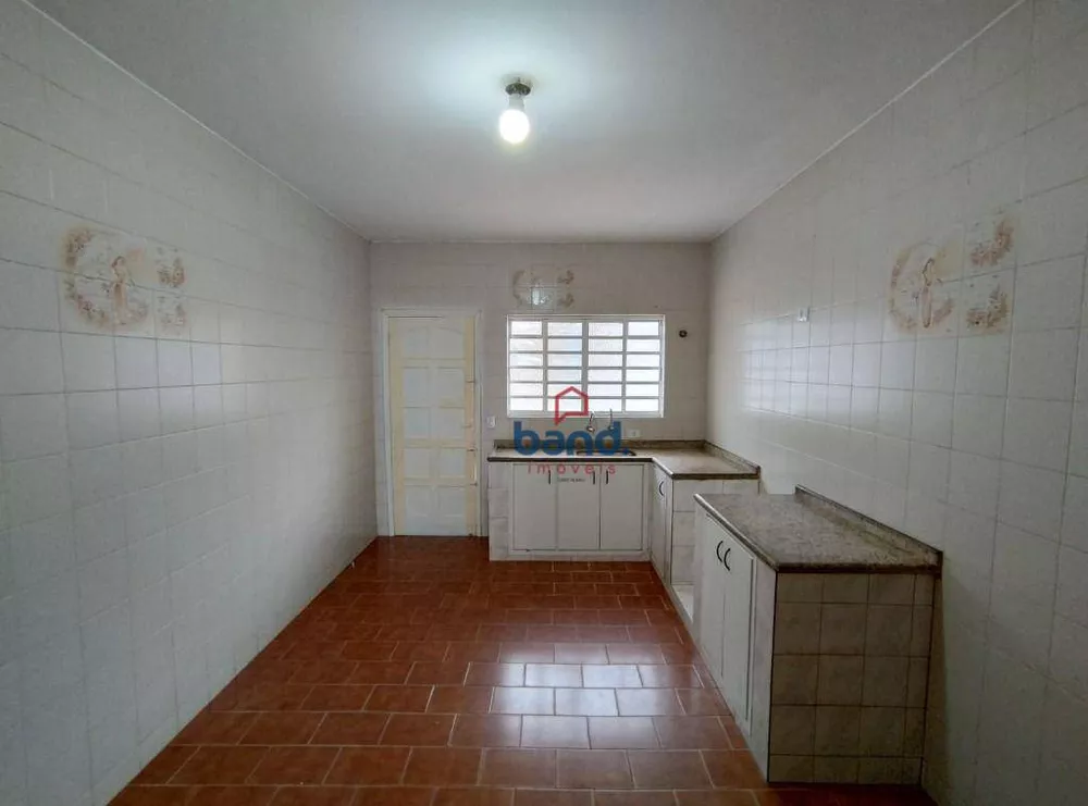 Casa para alugar com 2 quartos, 200m² - Foto 4