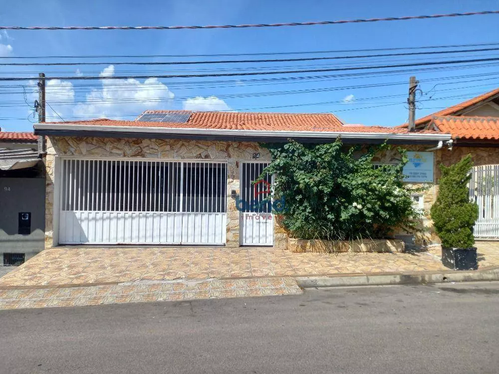 Casa à venda com 3 quartos, 270m² - Foto 1