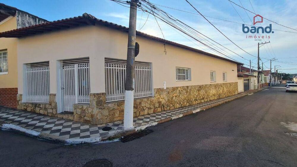 Casa, 3 quartos, 241 m² - Foto 1