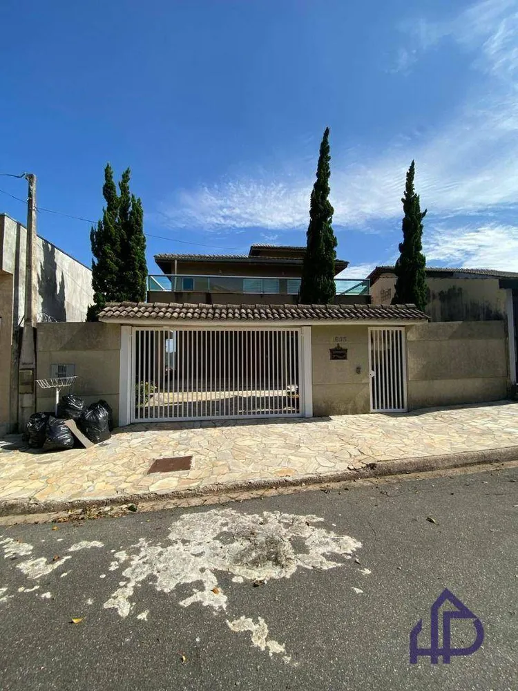 Casa, 3 quartos, 248 m² - Foto 2
