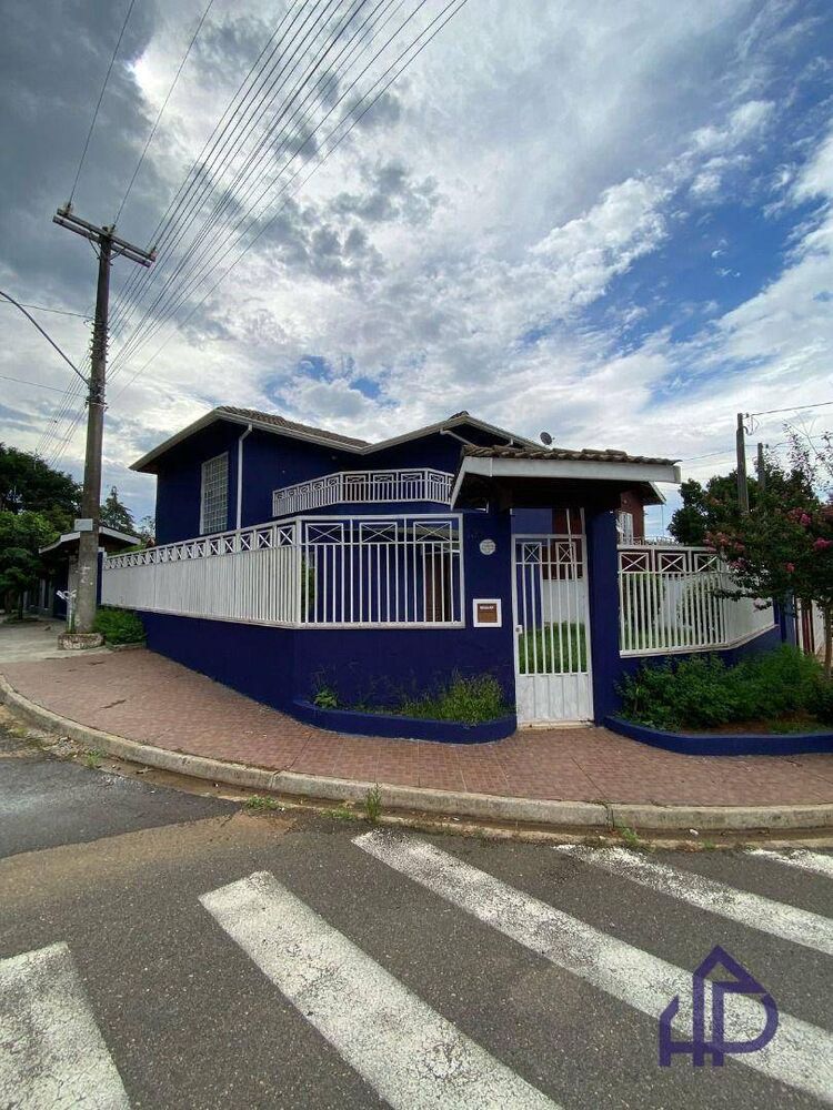 Casa para alugar com 3 quartos, 180m² - Foto 1