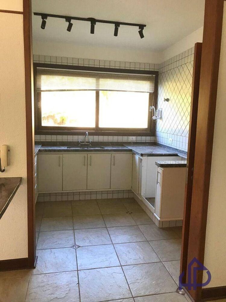 Casa para alugar com 4 quartos, 290m² - Foto 8