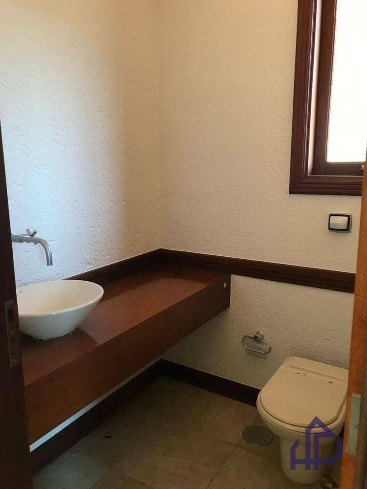 Casa para alugar com 4 quartos, 290m² - Foto 3