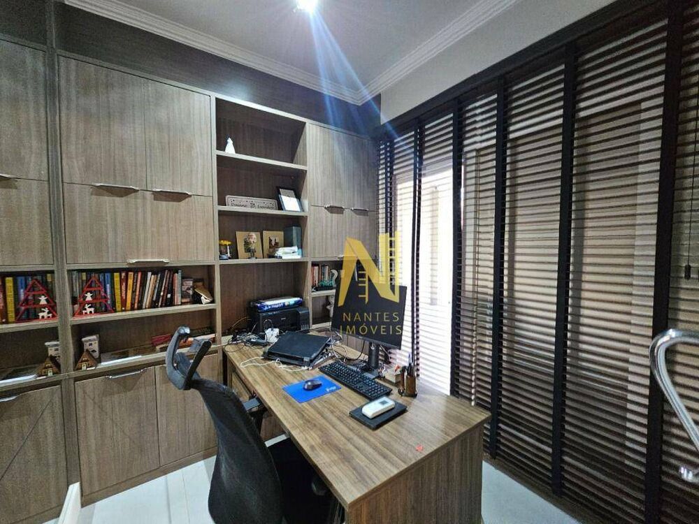 Casa de Condomínio à venda com 3 quartos, 216m² - Foto 2