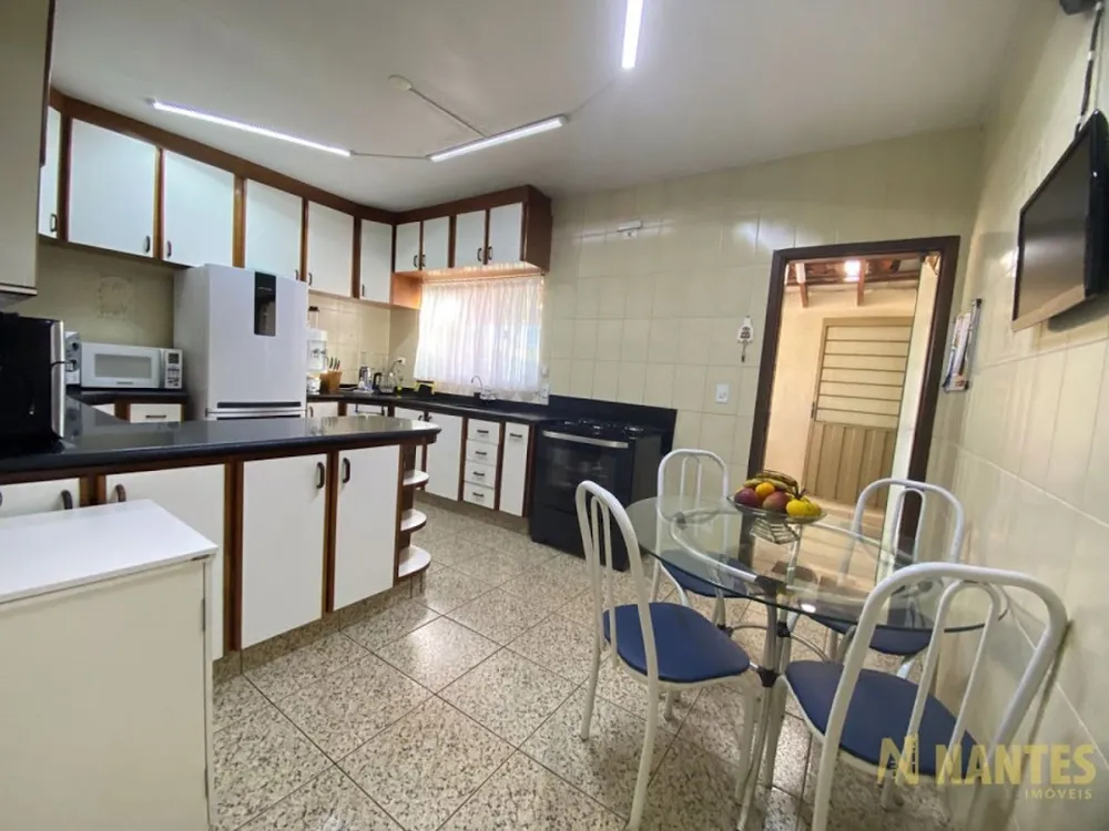 Casa, 4 quartos, 200 m² - Foto 11