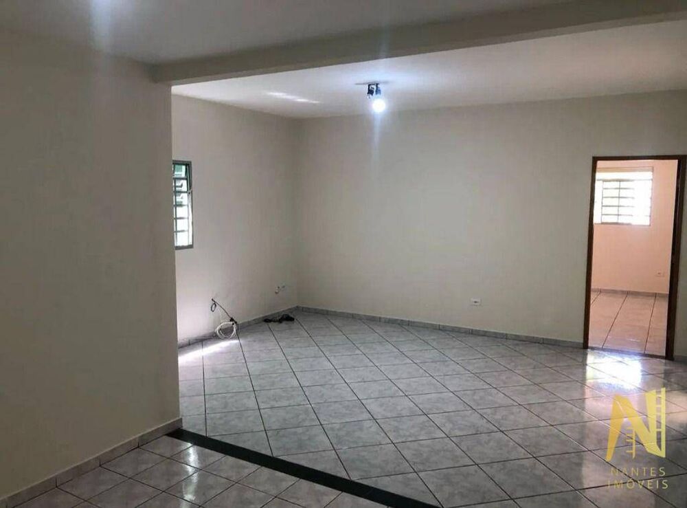 Casa, 4 quartos, 180 m² - Foto 2