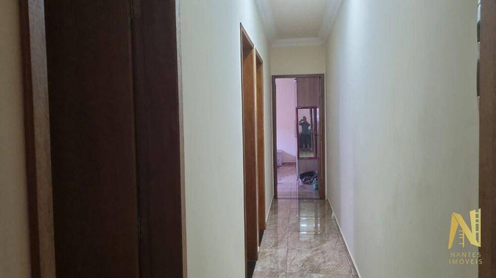Casa à venda com 3 quartos, 85m² - Foto 1