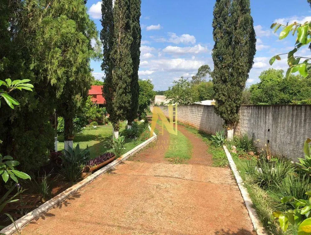 Chácara, 4 quartos, 2500 m² - Foto 1