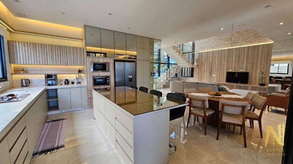 Casa de Condomínio à venda com 5 quartos, 558m² - Foto 1