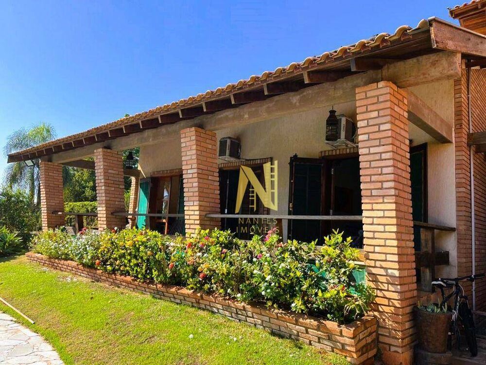 Casa de Condomínio à venda com 4 quartos, 277m² - Foto 1