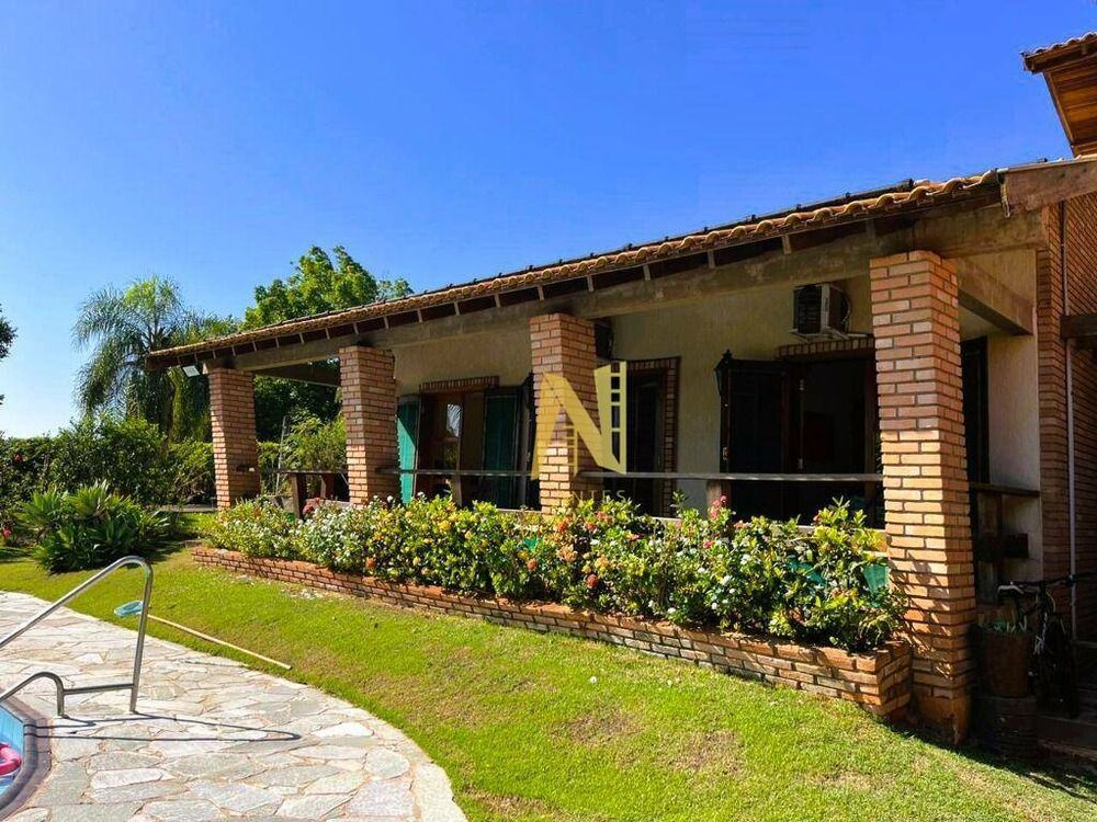 Casa de Condomínio à venda com 4 quartos, 277m² - Foto 2