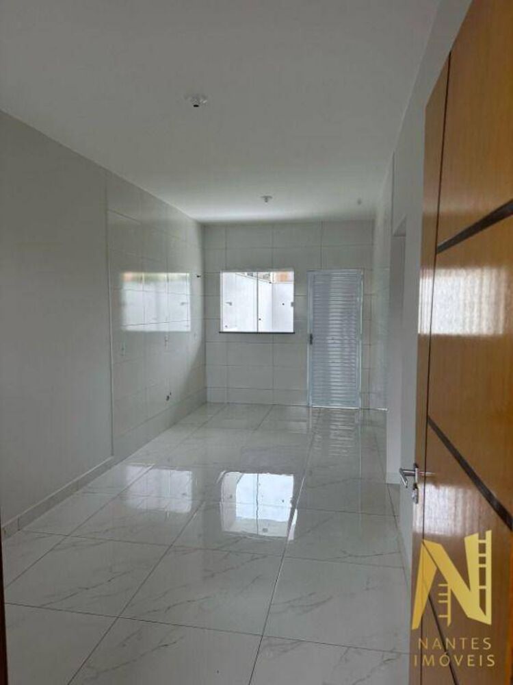 Casa à venda com 2 quartos, 62m² - Foto 2