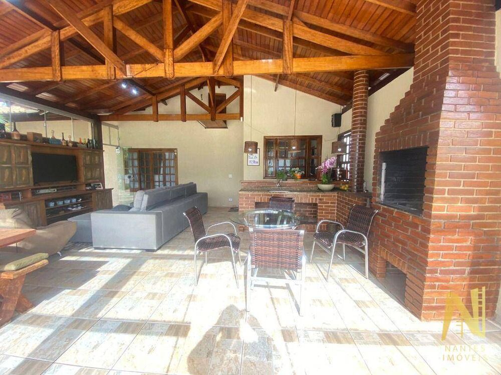 Casa à venda com 2 quartos, 120m² - Foto 2