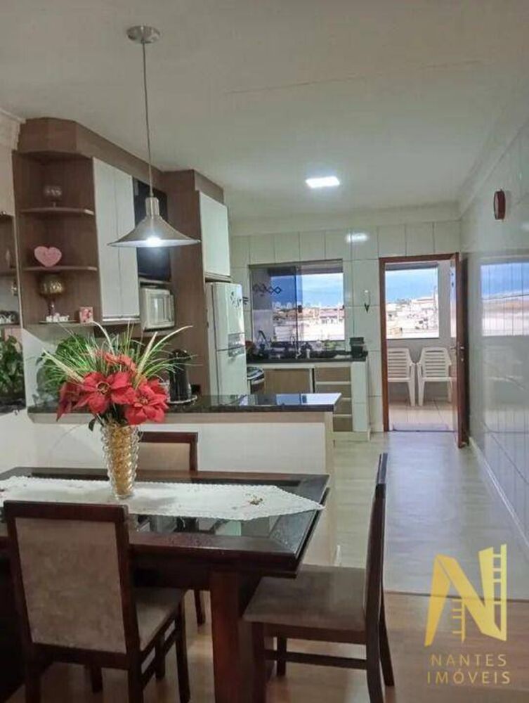 Casa, 3 quartos, 266 m² - Foto 1