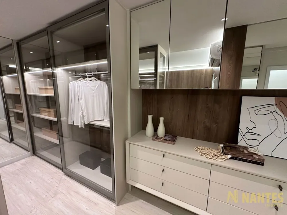 Apartamento, 3 quartos, 198 m² - Foto 1