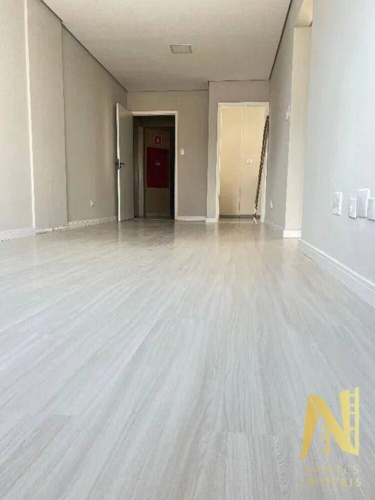 Apartamento à venda com 2 quartos, 67m² - Foto 2