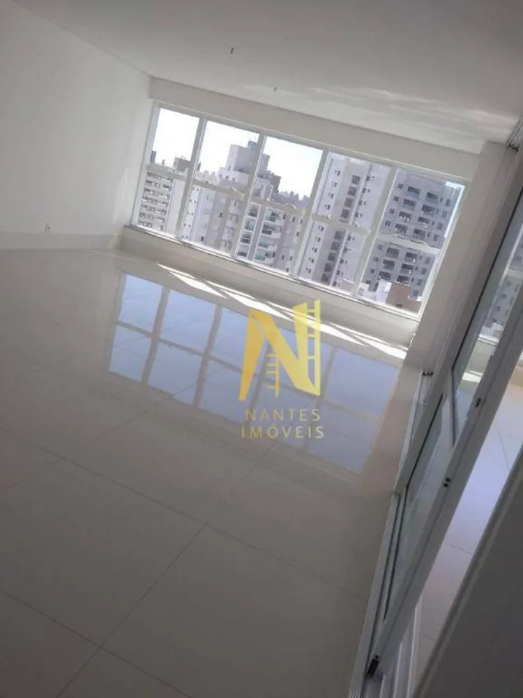 Apartamento, 3 quartos, 214 m² - Foto 1