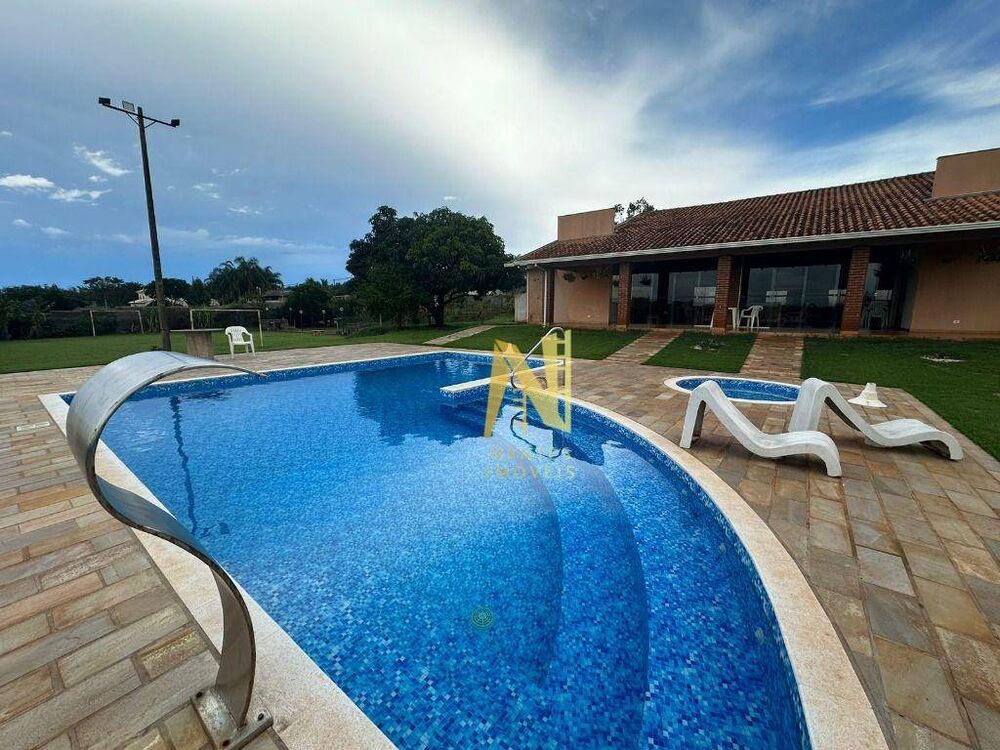 Chácara à venda com 2 quartos, 272m² - Foto 1