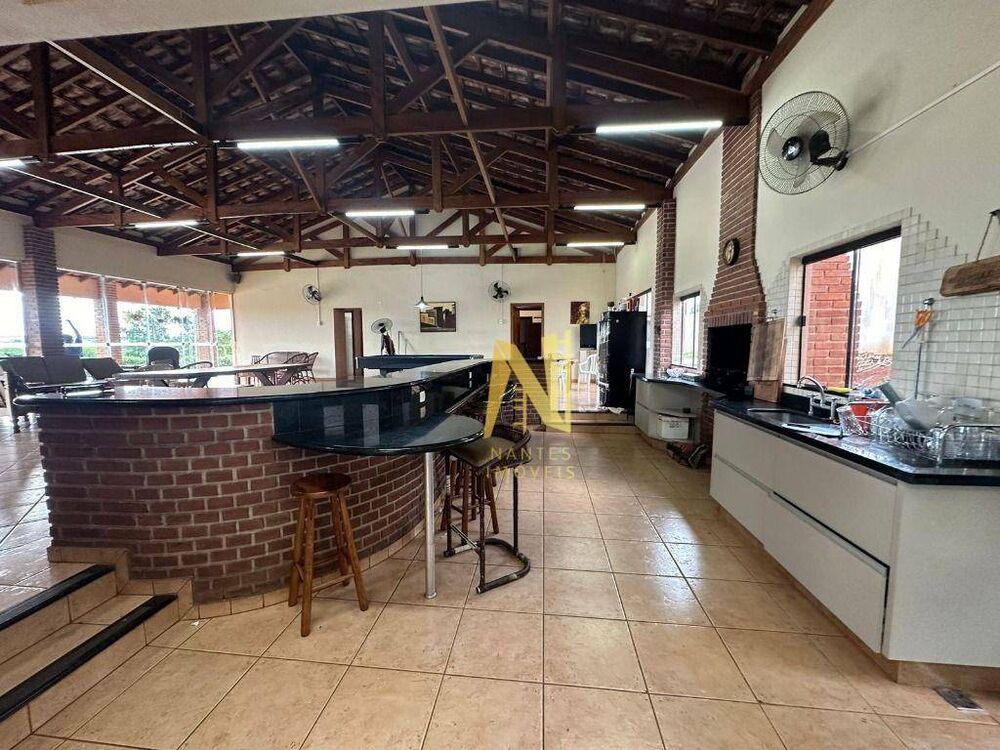 Chácara à venda com 2 quartos, 272m² - Foto 13