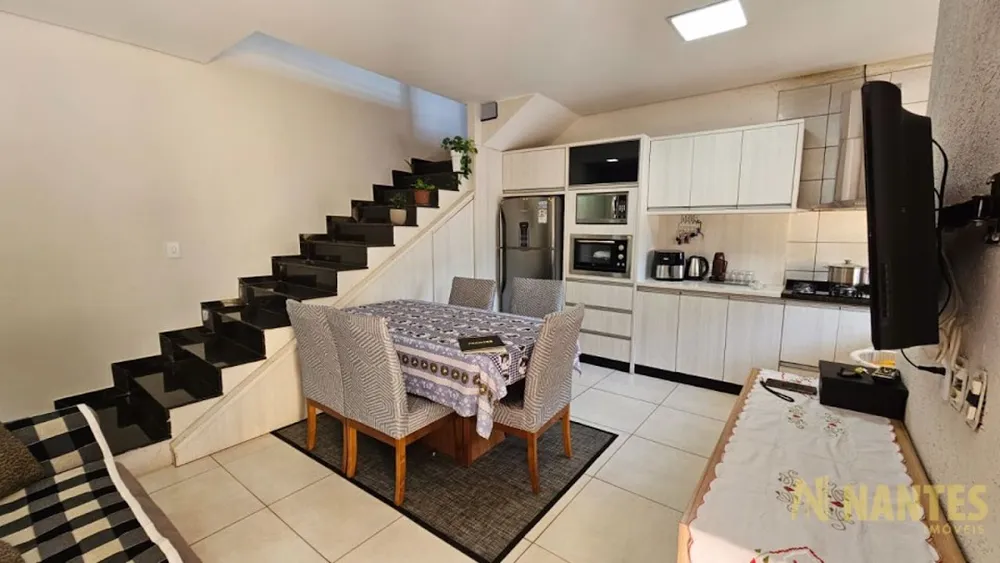 Casa, 4 quartos, 215 m² - Foto 1