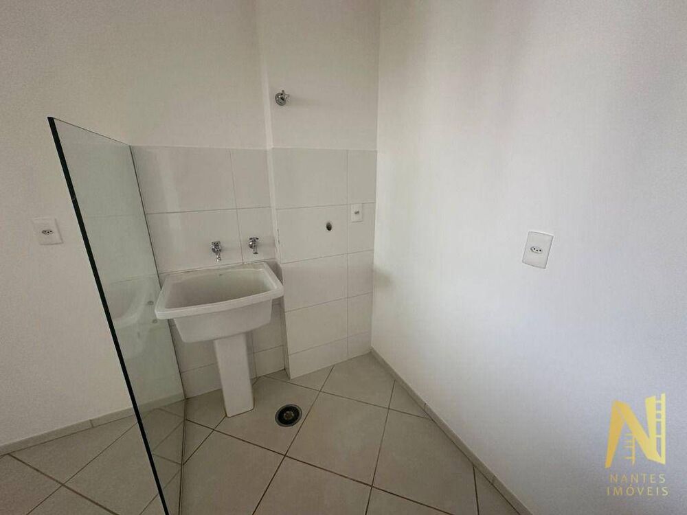 Apartamento para alugar com 3 quartos, 79m² - Foto 2