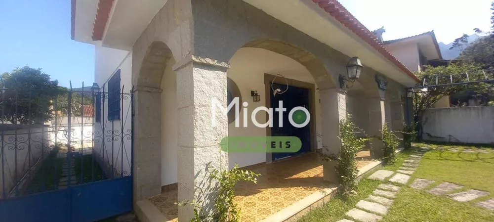 Casa à venda com 4 quartos, 215m² - Foto 3