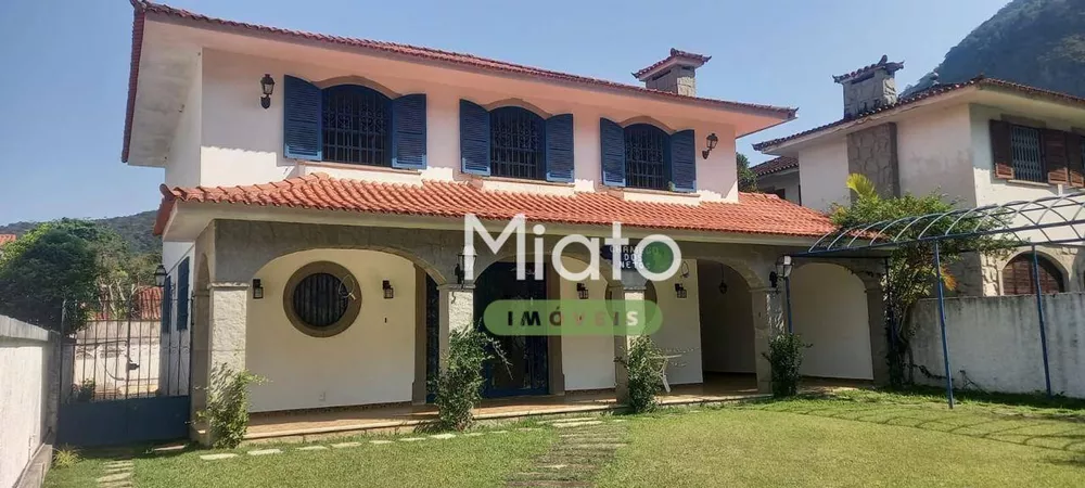 Casa à venda com 4 quartos, 215m² - Foto 1