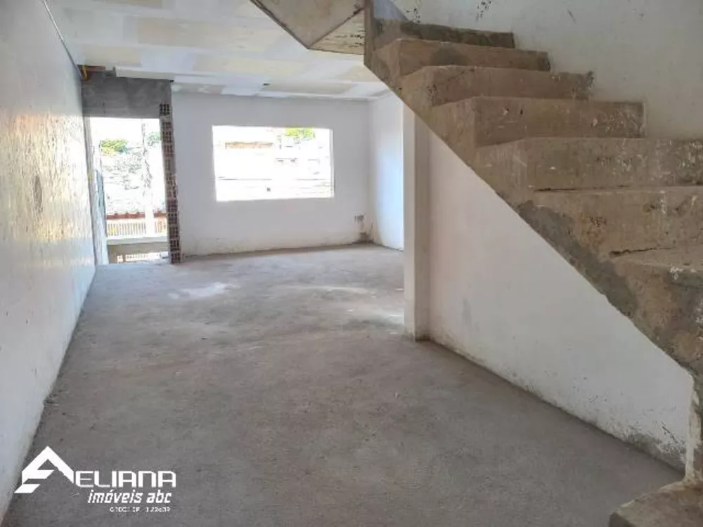 Sobrado à venda com 3 quartos, 257m² - Foto 1