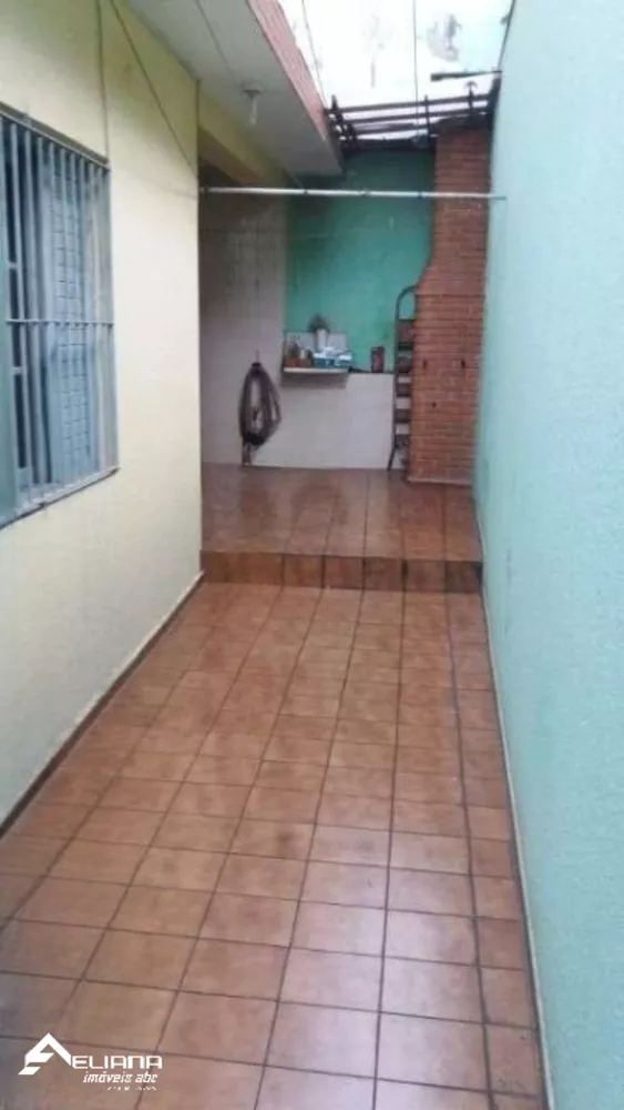 Casa à venda com 2 quartos, 196m² - Foto 1