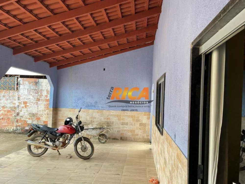 Casa à venda com 3 quartos, 250m² - Foto 2