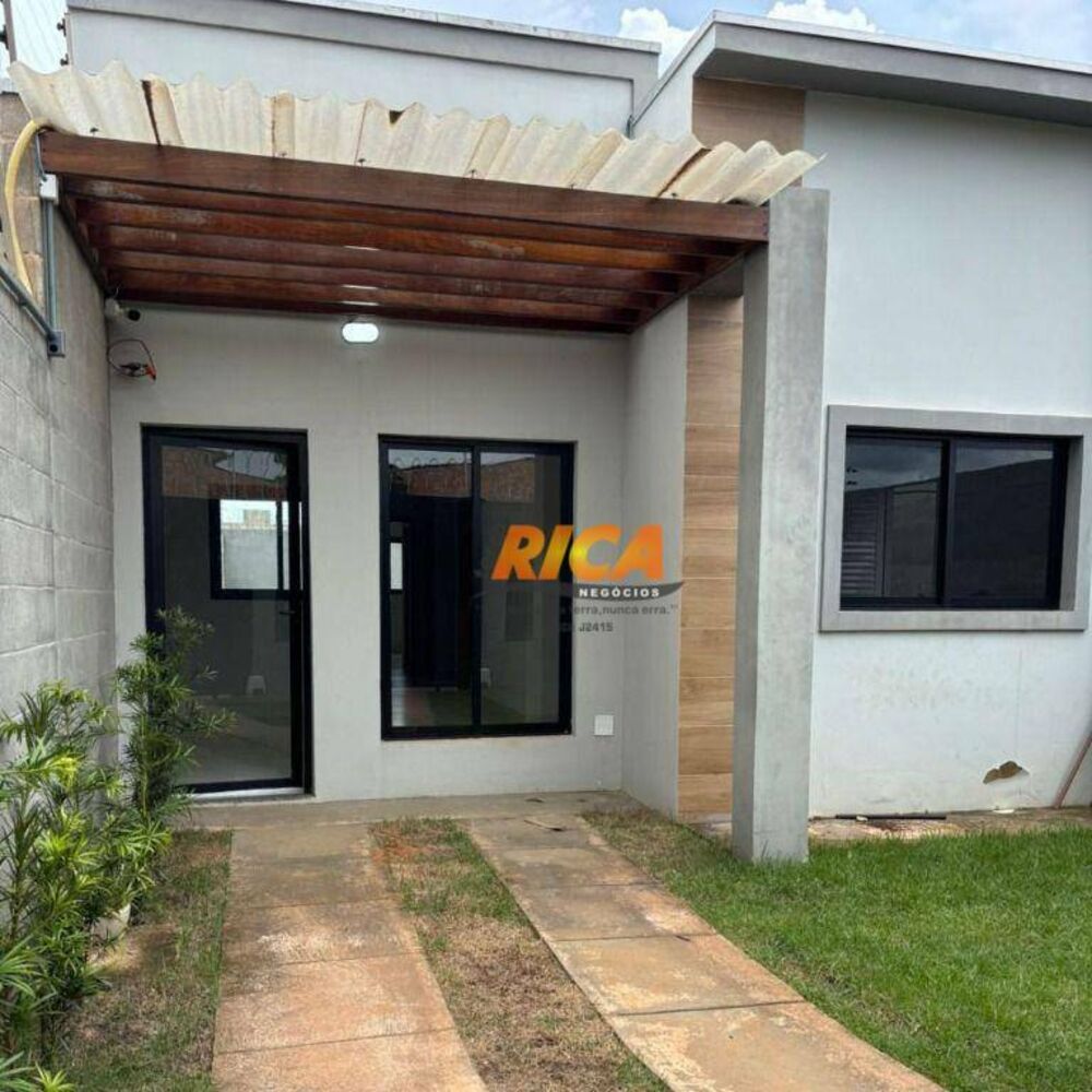 Casa à venda e aluguel com 2 quartos, 68m² - Foto 1