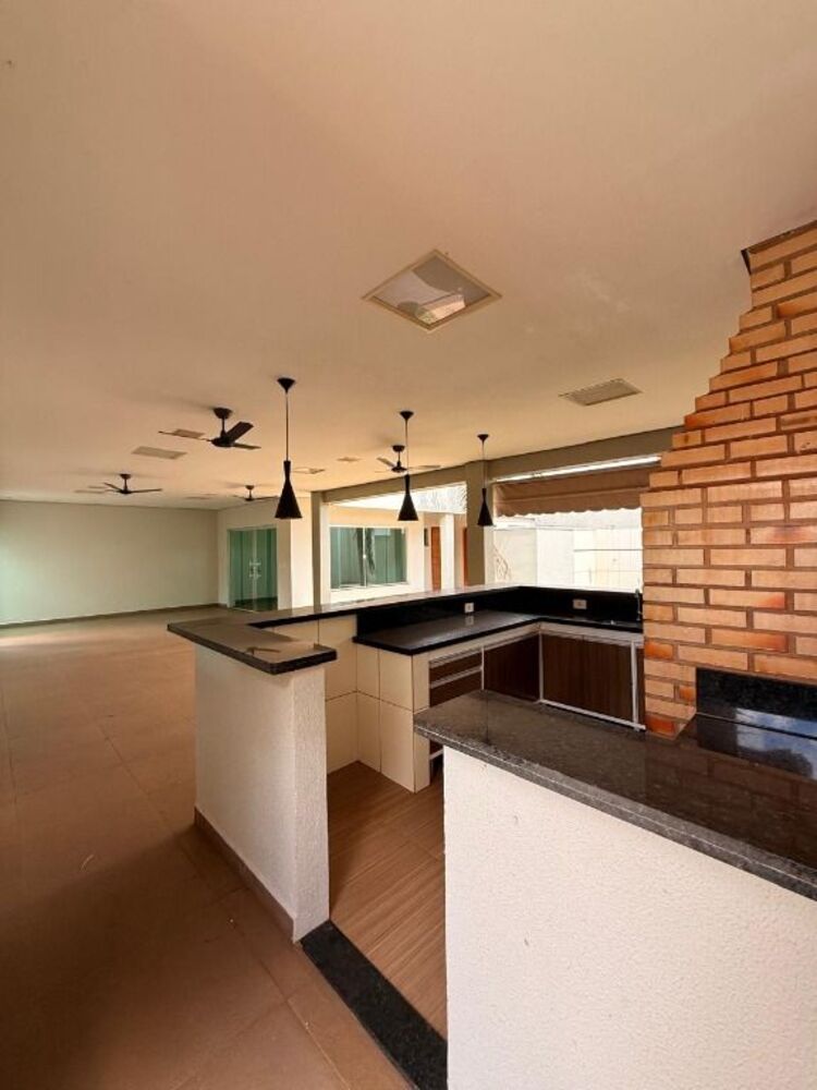 Casa de Condomínio à venda com 3 quartos, 274m² - Foto 2