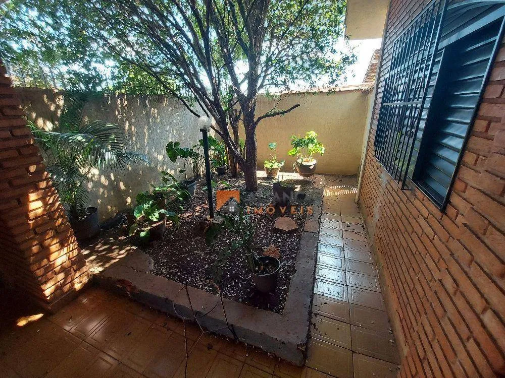 Casa, 3 quartos, 131 m² - Foto 2