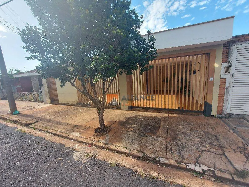 Casa, 3 quartos, 226 m² - Foto 2
