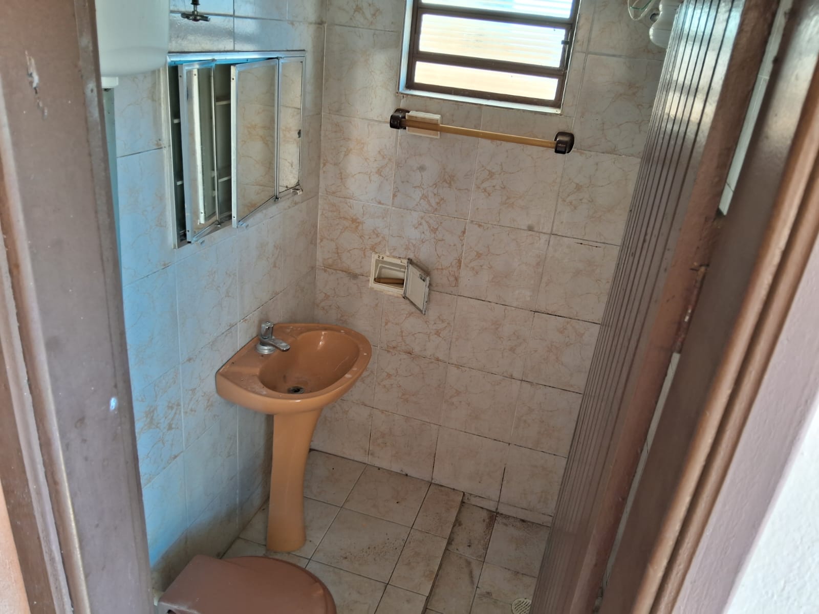 Casa Comercial à venda com 5 quartos, 243m² - Foto 15