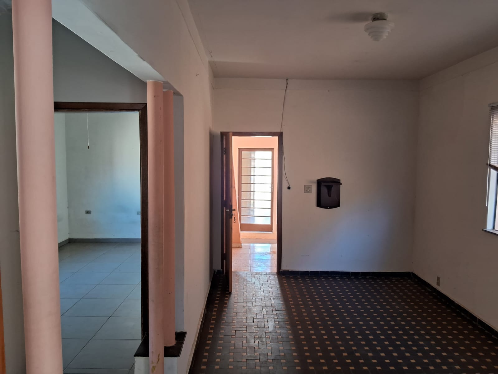 Casa Comercial à venda com 5 quartos, 243m² - Foto 5