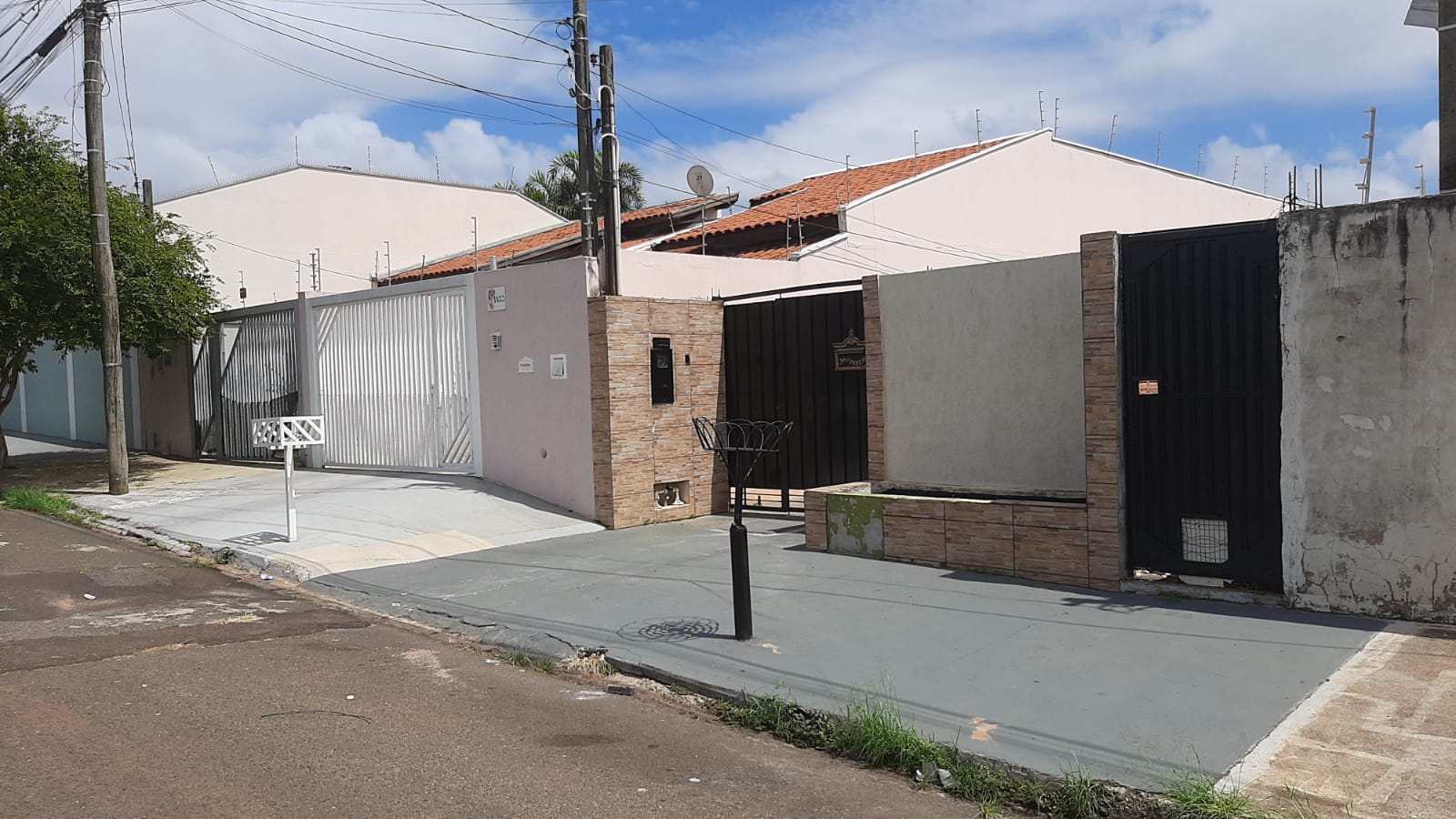 Casa à venda com 2 quartos, 77m² - Foto 1