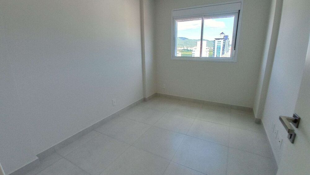 Apartamento à venda com 3 quartos, 156m² - Foto 1