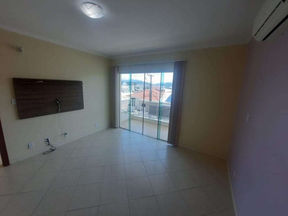 Casa à venda com 4 quartos, 188m² - Foto 2