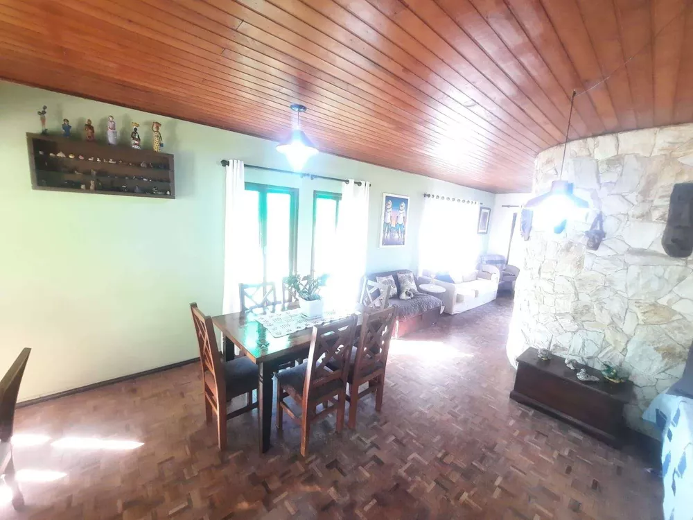 Casa, 6 quartos, 210 m² - Foto 1