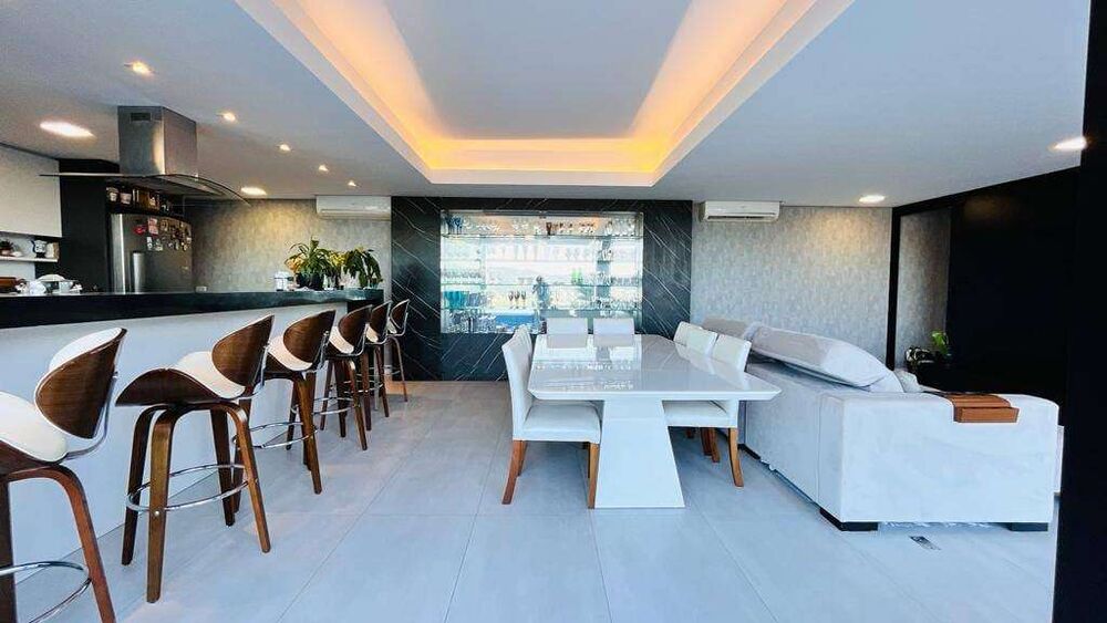 Casa à venda com 4 quartos, 300m² - Foto 2