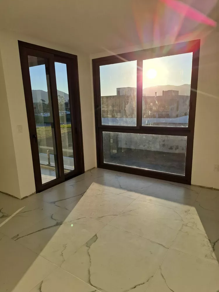 Casa, 3 quartos, 280 m² - Foto 1