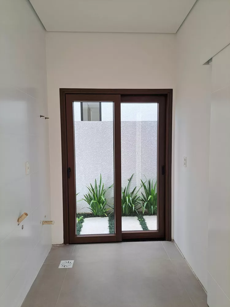 Casa, 3 quartos, 260 m² - Foto 1