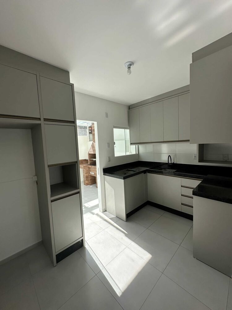 Casa à venda com 2 quartos, 75 - Foto 2