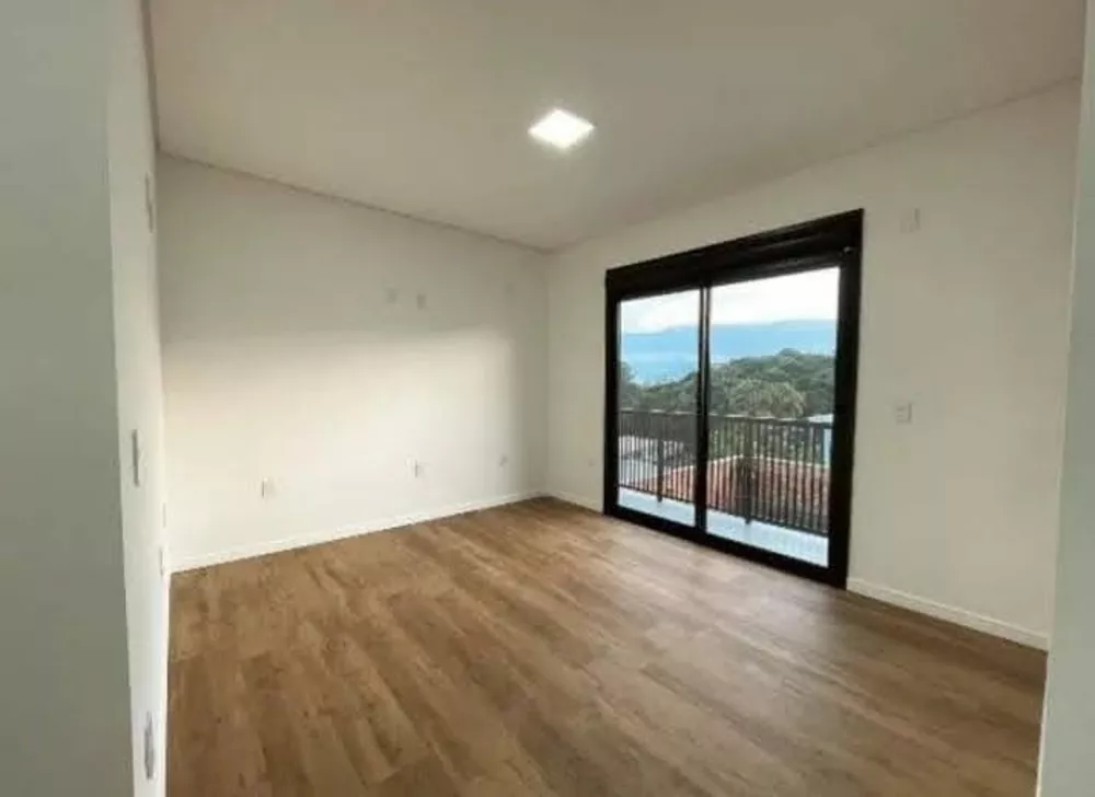 Casa, 3 quartos, 202 m² - Foto 1
