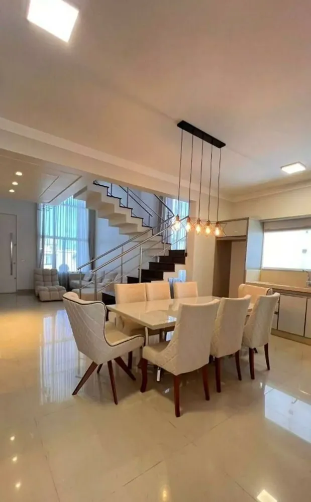 Casa, 3 quartos, 222 m² - Foto 2